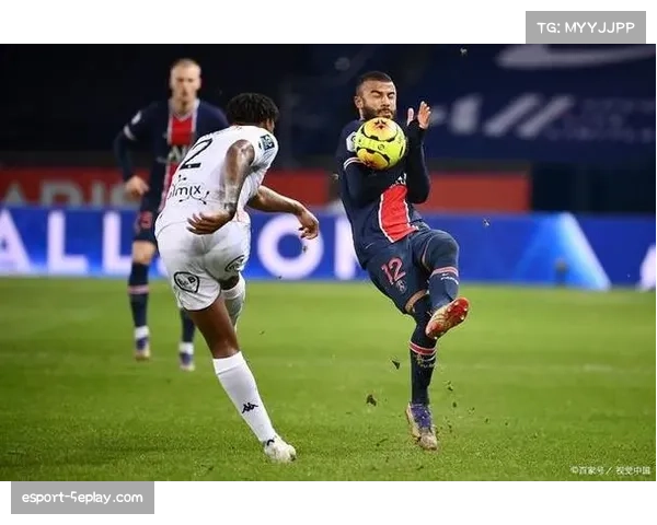 马赛球迷远征里昂，赛前在市中心和平集会引发关注